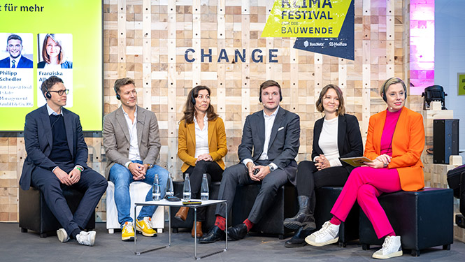 Talkrunde auf der Changebühne des Klimafestivals für die Bauwende