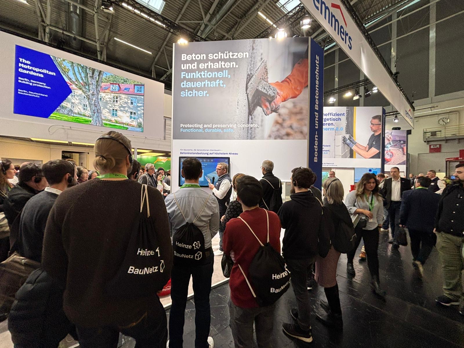 Der Messestand von Heinze und BauNetz auf der BAU 2025 bot den optimalen Rahmen, um neue Kontakte zu knüpfen und Netzwerke zu pflegen. (Foto: Heinze GmbH) 